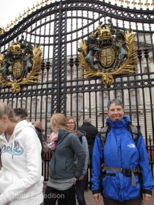 Even Monika could not get into the gate of Buckingham Palace. Maybe she just needs a bearskin hat?