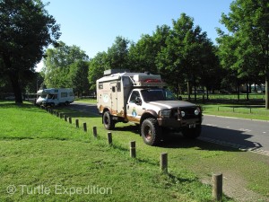 We found the perfect camping spot in a beautiful park nearby, (€3 for 24 hours).