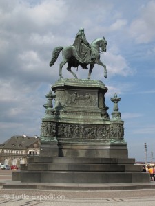 The King Johann statue on the Theaterplatz was created by Johannes Schilling.
