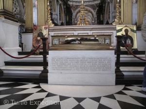 The chapel behind the main alter is dedicated to the American and British service men who sacrificed their lives during World War II. 