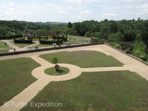 The descendents of the Marquis de Jumilhac recreated a French garden.