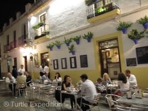 After a wonderful relaxing soak, steam bath and massage at the Baños Árabes de Códoba, there was nothing else to do by find a cute café and enjoy a couple of tapas and some good Spanish wine. Monika's birthday celebrations finally came to an end!