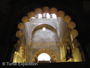 The Royal Chapel stands out for its Mudejár plaster works and holds the remains of Kings Ferdinand IV and Alfonzo XI.