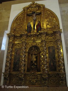 Everywhere we turned there were intricately carved arches and ceilings.