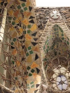 The decorative grates and screens on the windows were recycled sewing needles from the textile factory.