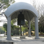 This Peace Bell symbolizes the wish of Hiroshima to create a world of a true peaceful coexistence without any nuclear weapons or wars. It was built as a symbol for this spiritual and cultural movement.