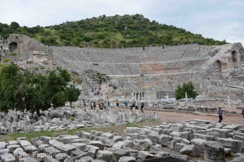 The Grand Theater is the largest in Anatolia and has 25,000 seats. It was not only used for concerts and plays, but also for religious, political and philosophical discussions and for gladiator and animal fights.