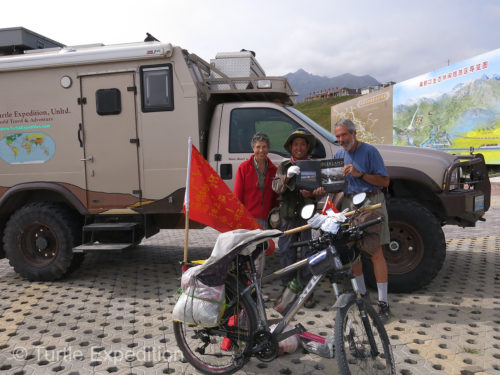 A parting shot with the Chinese biker promoting Peace.