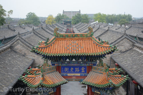 Strolling on top of Pingyáo's massive wall gave us an interesting bird's eye view of the old city.