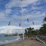 Voladores de Papantla (Flyers of Papantla) on the Malecón performed day and night.