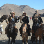 The final lineup of the two day competitions was an impressive display of horses, men and their Golden Eagles.