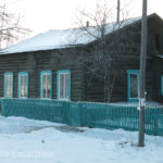 The small houses in Never were the classic style we had seen all over rural Siberia, with their pretty hand-painted window frames.