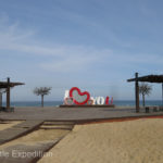 Samcheok beach was very pretty. It had picknick benches, fish cleaning stations, boardwalks and monuments but don't be fooled by the peaceful image.