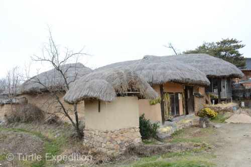 Many of the houses in Hahoe had rice straw thatched roofs.